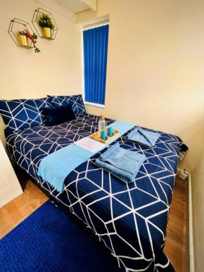 Bijou full flat with a private kitchen and bathroom - Free Parking